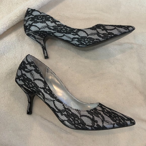 Metaphor Black Lace Heel NEW! - Picture 3 of 5